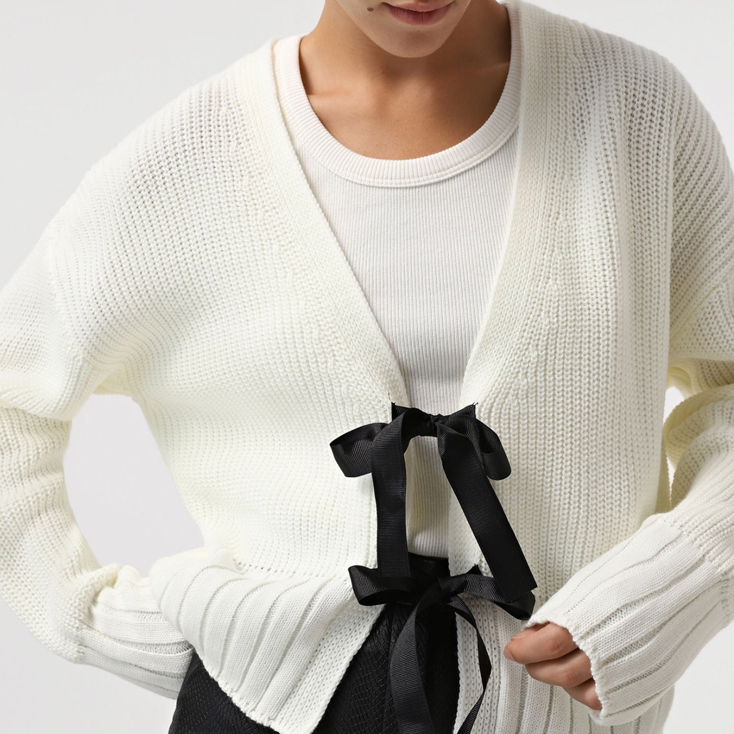 Sweater with contrast bow