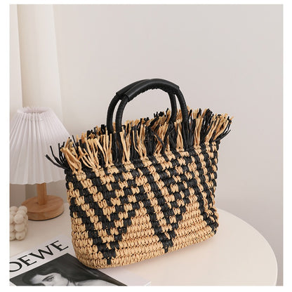 Hand woven staw bag