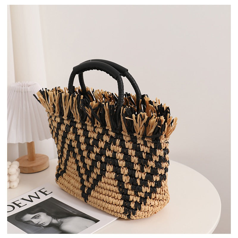 Hand woven staw bag