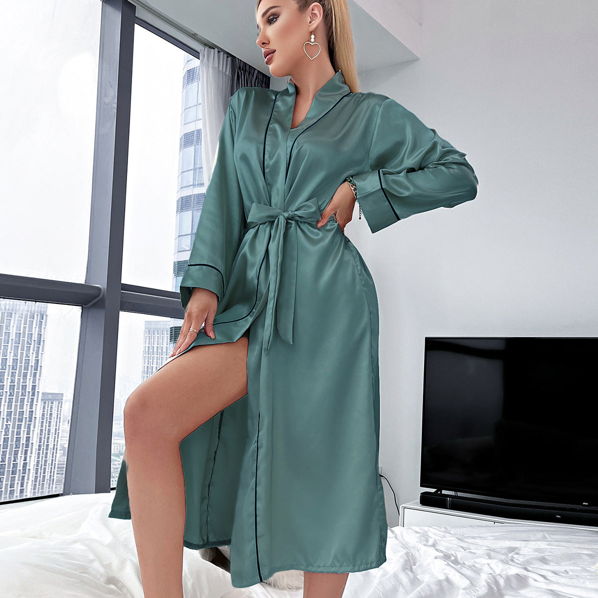 Satin bathrobe with contrast piping