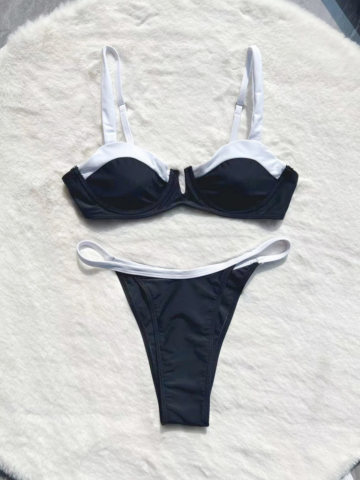 Monochrome bikini set